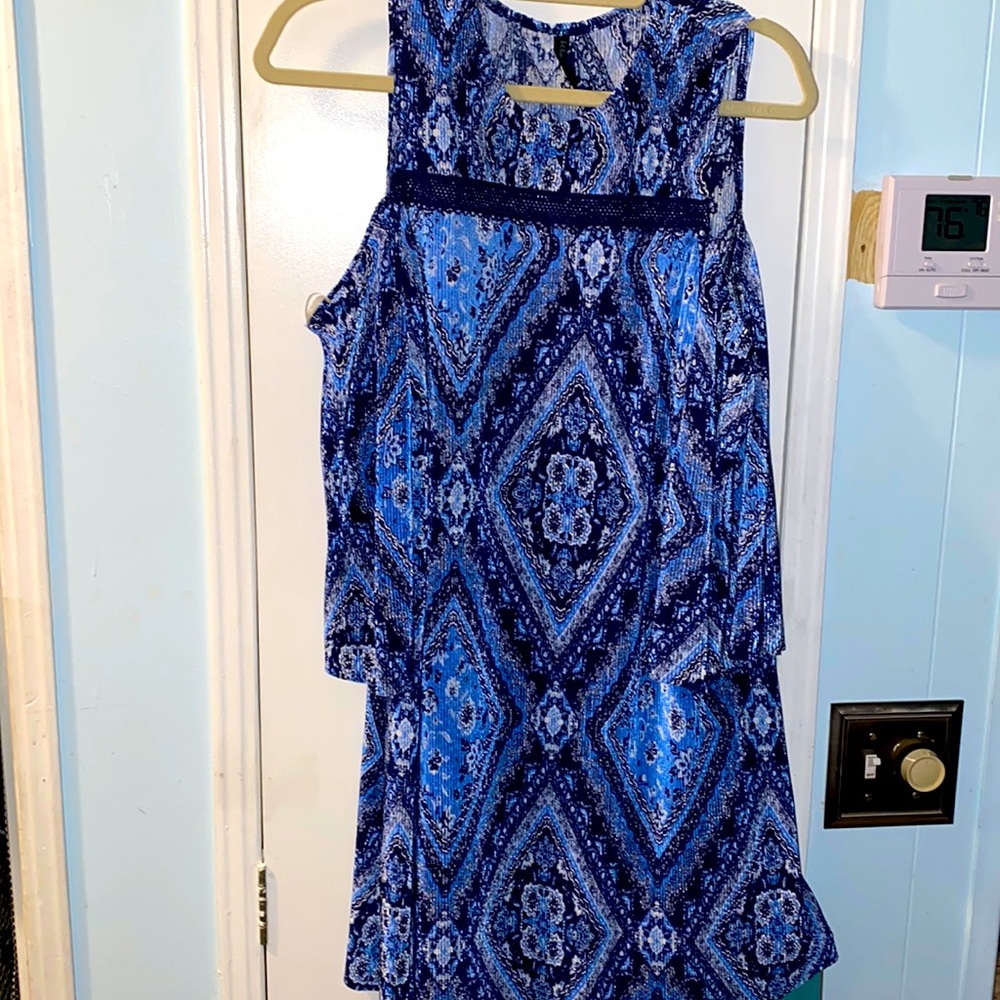 EUC cold shoulder size large bell sleeve dress